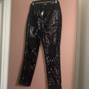 Sequence jeans with holes